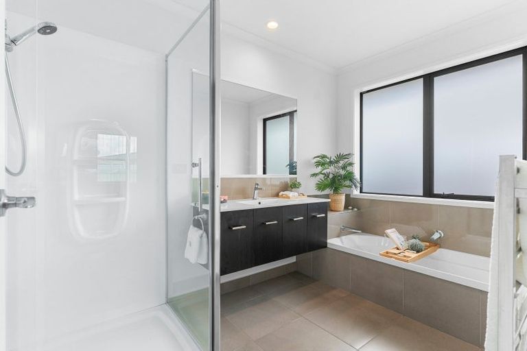 Photo of property in 20 Kowi Lakes Drive, One Tree Point, 0118