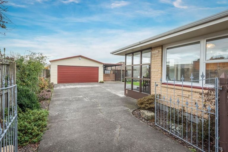 Photo of property in 19 Lochee Road, Upper Riccarton, Christchurch, 8041