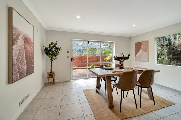 Photo of property in 23 Laurel Oak Drive, Schnapper Rock, Auckland, 0632