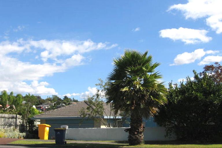 Photo of property in 89 Caribbean Drive, Unsworth Heights, Auckland, 0632