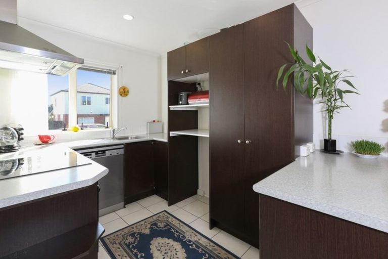 Photo of property in 6 Brashier Circle, Sunnyvale, Auckland, 0612