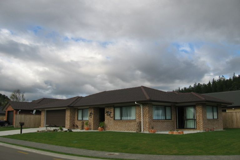 Photo of property in 6 Evergreen Crescent, Trentham, Upper Hutt, 5018