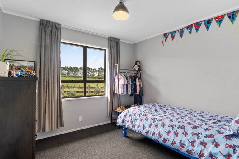 Photo of property in 8 Clearview Road, Lepperton, New Plymouth, 4373