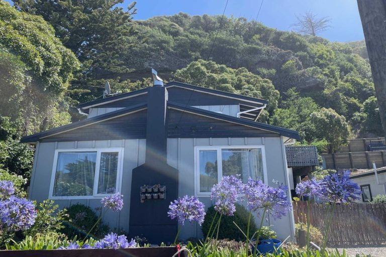 Photo of property in 42 Moody Street, Gore Bay, Cheviot, 7383