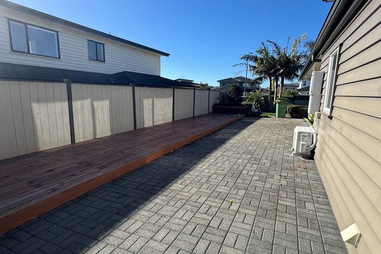 Photo of property in 2 Oakhurst Avenue, Flat Bush, Auckland, 2019