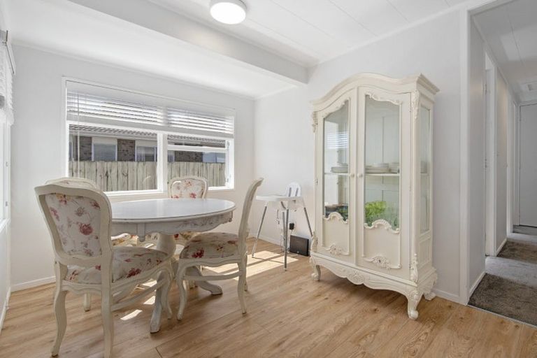 Photo of property in 2/45 Riverside Road, Orewa, 0931