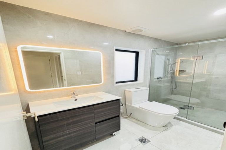 Photo of property in 1/2 Smiths Avenue, Papakura, 2110