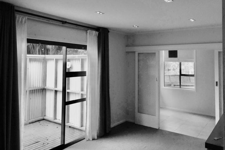 Photo of property in 43 Renata Crescent, Te Atatu Peninsula, Auckland, 0610