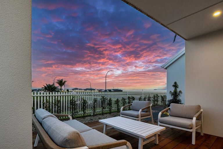 Photo of property in 2 Serrata Close, Papamoa Beach, Papamoa, 3118