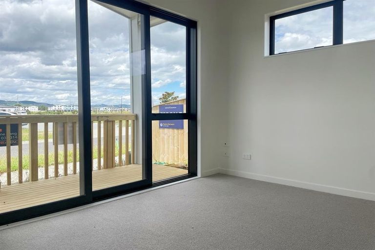 Photo of property in 6 Ihi Place, Karaka, 2578