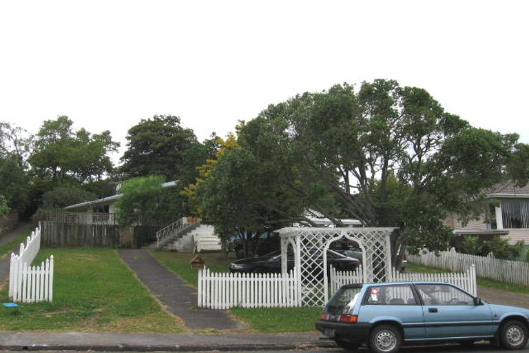 Photo of property in 48 Hellyers Street, Birkdale, Auckland, 0626