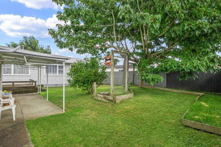 Photo of property in 35 Highbury Drive, Levin, 5510