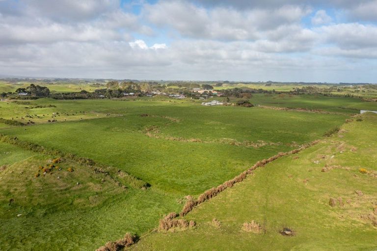 Photo of property in 22 Pungarehu Road, Pungarehu, 4685