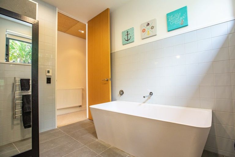 Photo of property in 1b Robieson Lane, Roseneath, Wellington, 6011