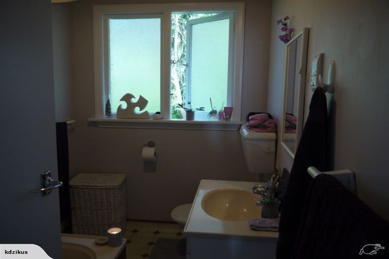 Photo of property in 28 Porterfield Street, Macandrew Bay, Dunedin, 9014