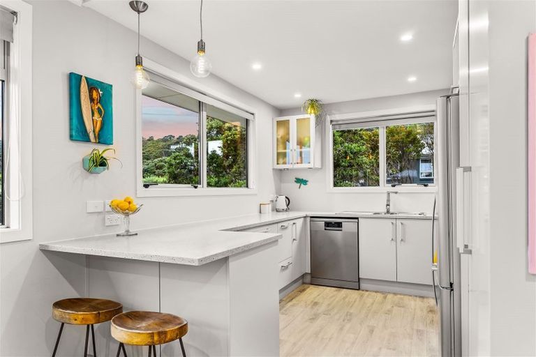 Photo of property in 84 Waitea Road, Muriwai, Waimauku, 0881