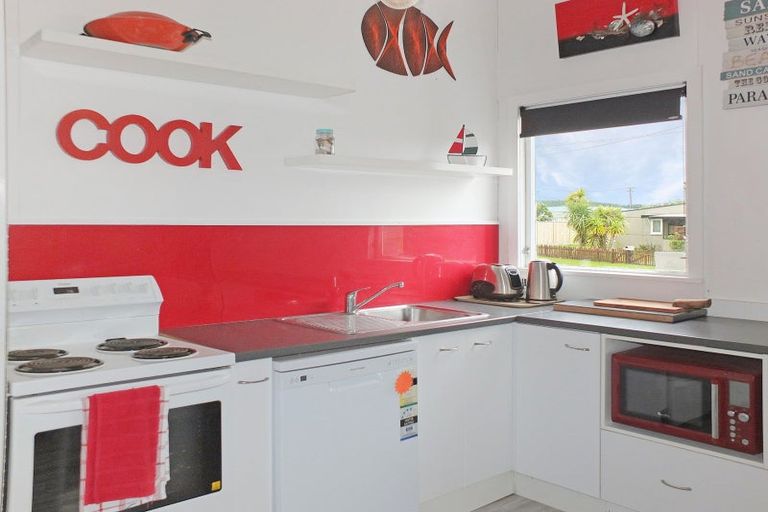 Photo of property in 2a Andresen Street, Foxton Beach, Foxton, 4815