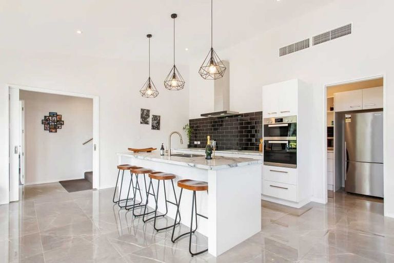 Photo of property in 1 Vista Place, Huntsbury, Christchurch, 8022