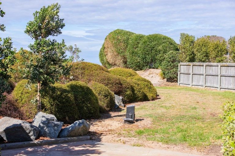 Photo of property in 5 Matariki Street, Omaha, 0986