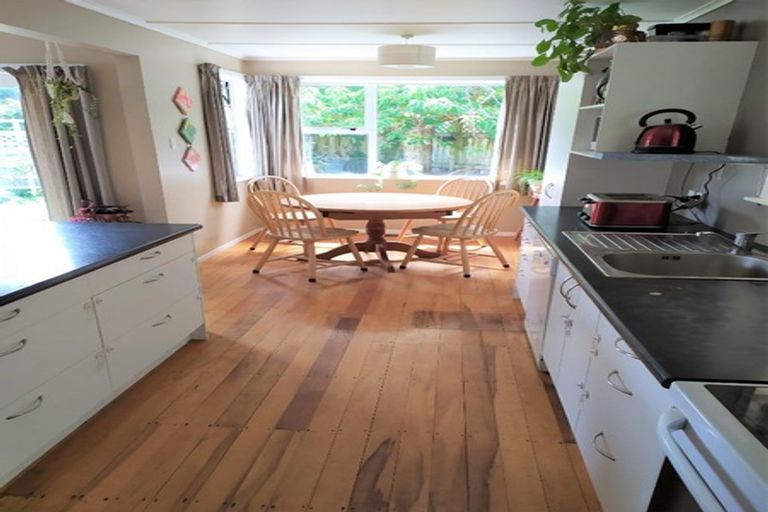 Photo of property in 5 Kendal Place, Merrilands, New Plymouth, 4312