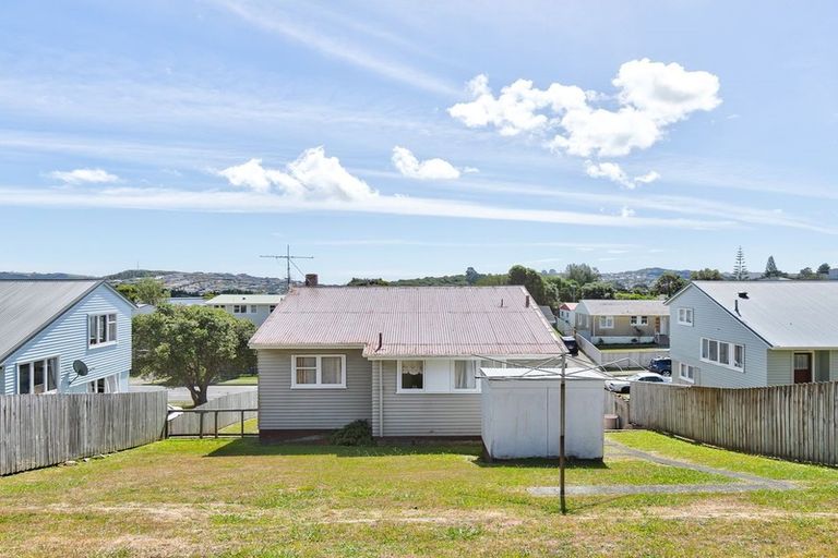 Photo of property in 30 Corinna Street, Waitangirua, Porirua, 5024