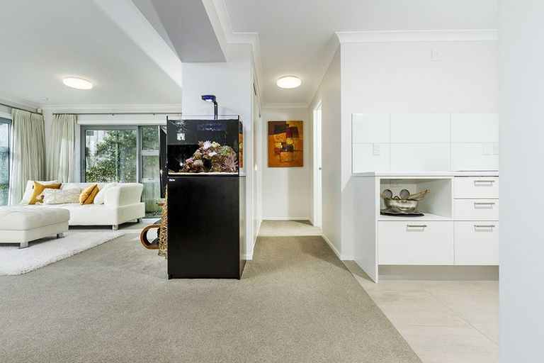 Photo of property in 1/2 Ocean View Road, Milford, Auckland, 0620