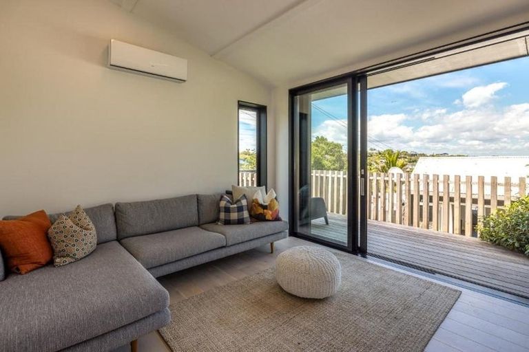 Photo of property in 70 Queens Drive, Oneroa, Waiheke Island, 1081