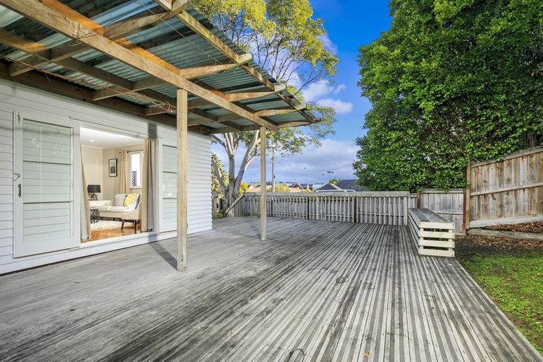 Photo of property in 1/1a Becroft Drive, Forrest Hill, Auckland, 0620