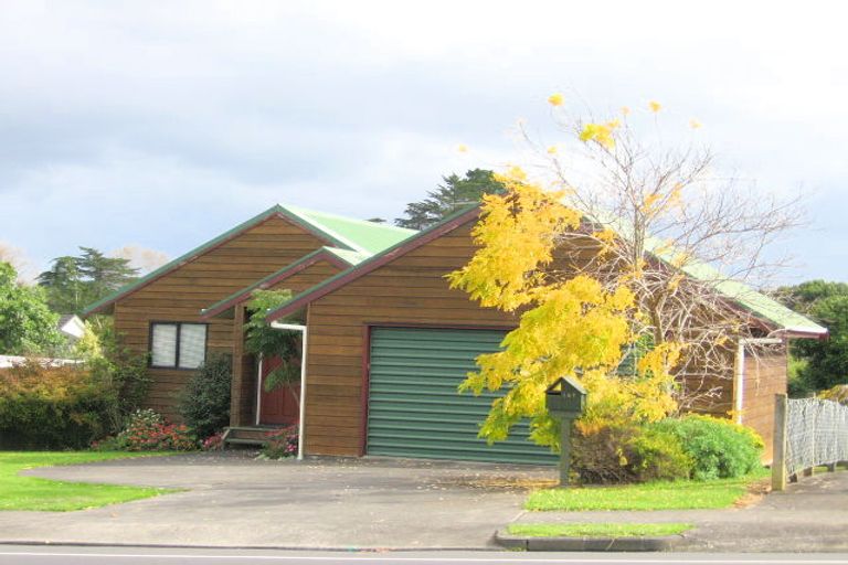 Photo of property in 147 Botany Road, Botany Downs, Auckland, 2010