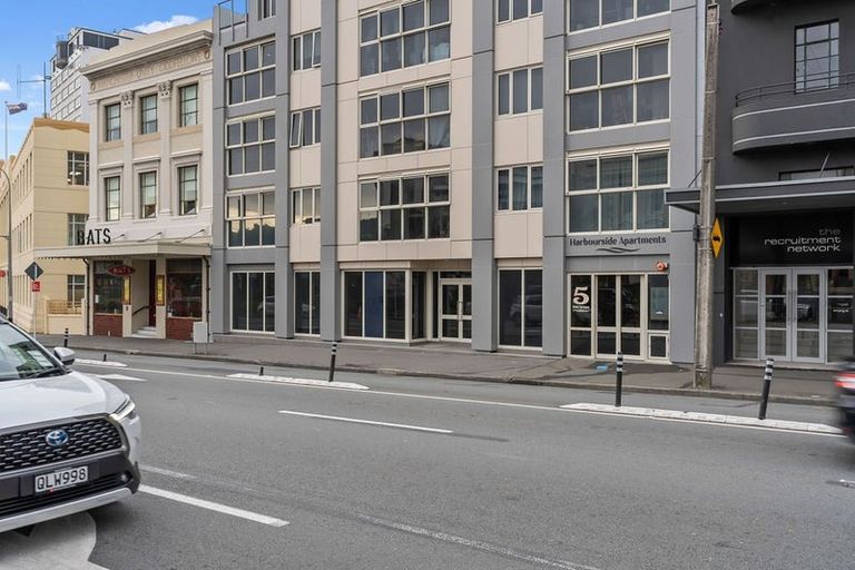 Photo of property in 2b/5 Kent Terrace, Mount Victoria, Wellington, 6011