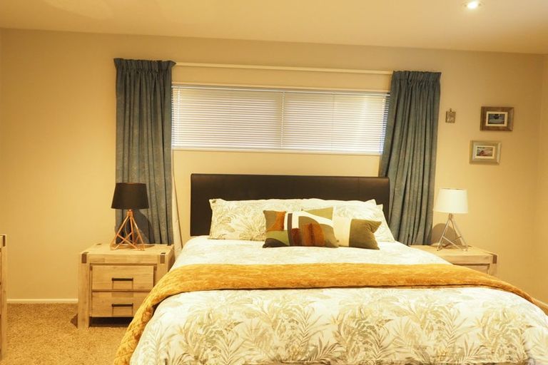 Photo of property in 8 Amner Place, Bluff Hill, Napier, 4110