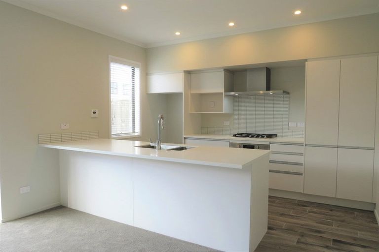 Photo of property in 21 Wai Place, One Tree Point, 0118