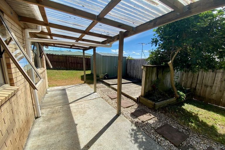 Photo of property in 8 Piriti Place, Weymouth, Auckland, 2103