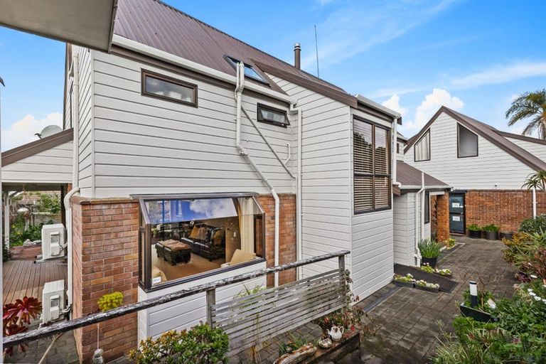 Photo of property in 27 Cherub Place, West Harbour, Auckland, 0618