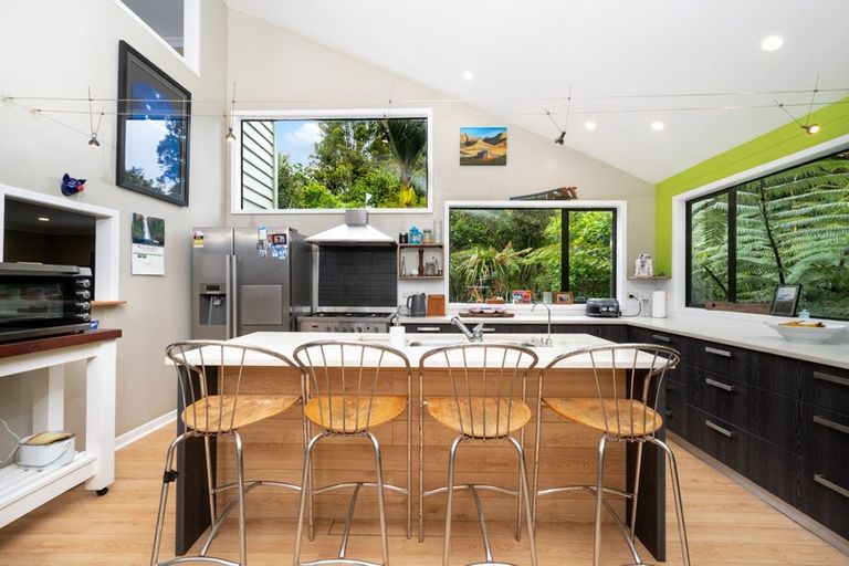 Photo of property in 36 Turanga Road, Henderson Valley, Auckland, 0612