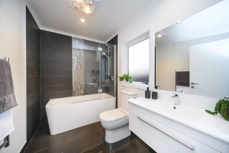 Photo of property in 5a Athlone Place, Hokowhitu, Palmerston North, 4410