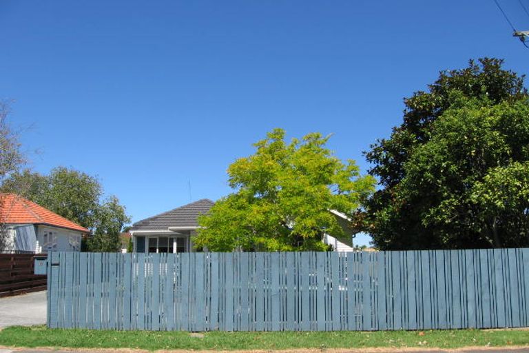 Photo of property in 2/16 Stratford Avenue, Milford, Auckland, 0620