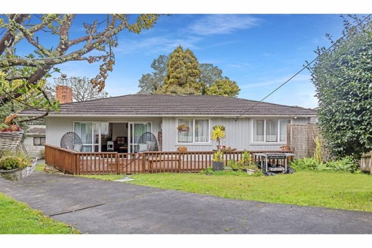 Photo of property in 1/23 Merton Avenue, Glenfield, Auckland, 0627