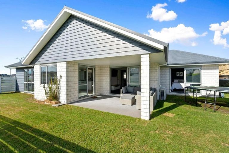 Photo of property in 76 Stace Hopper Drive, One Tree Point, 0118