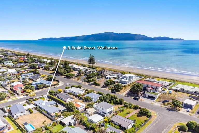 Photo of property in 5 Eruini Street, Waikanae Beach, Waikanae, 5036