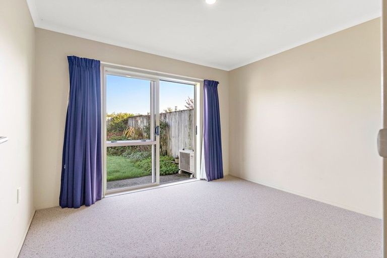 Photo of property in Holdsworth Villas, 1/2 William Donald Drive, Solway, Masterton, 5810
