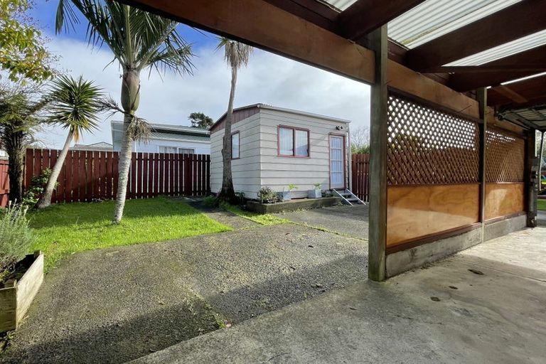 Photo of property in 7 Tiki Street, New Lynn, Auckland, 0600