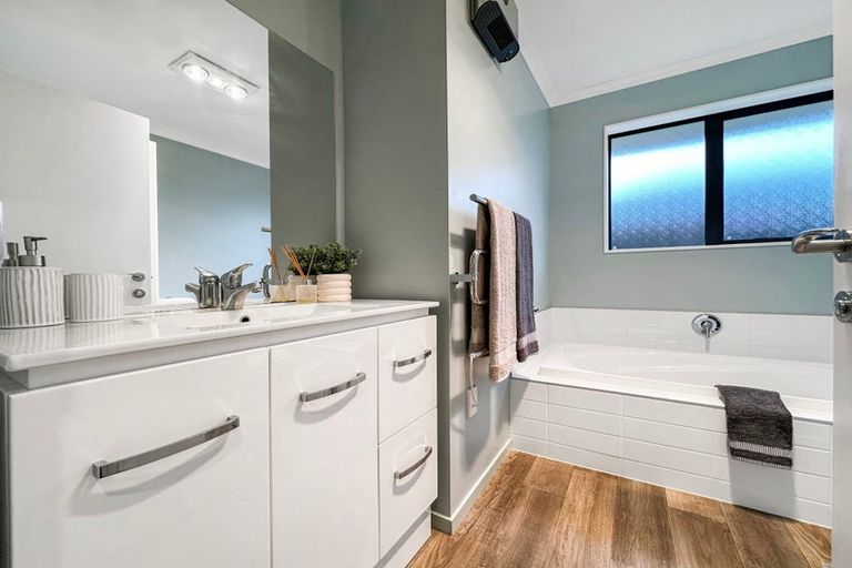 Photo of property in 31 Makawe Roa Street, Marshland, Christchurch, 8083