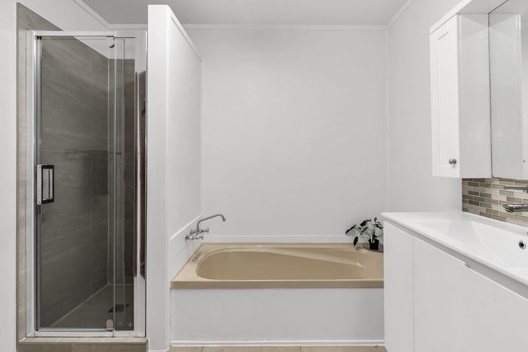 Photo of property in 25a Archers Road, Hillcrest, Auckland, 0629