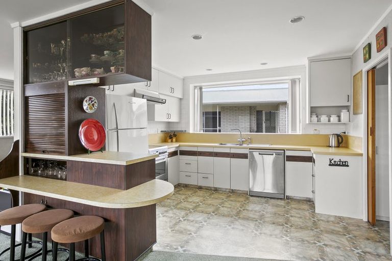 Photo of property in 24 Nevada Drive, Merrilands, New Plymouth, 4312