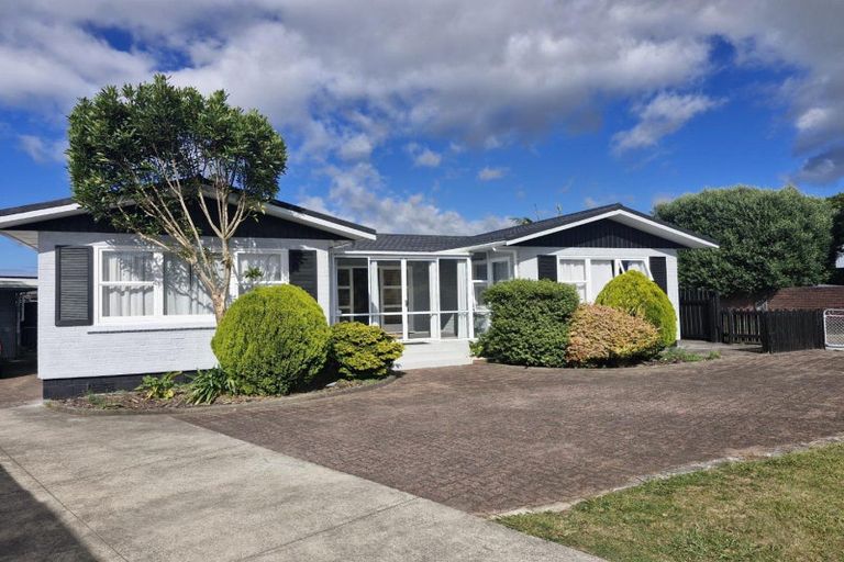 Photo of property in 11 Julian Place, Westown, New Plymouth, 4310