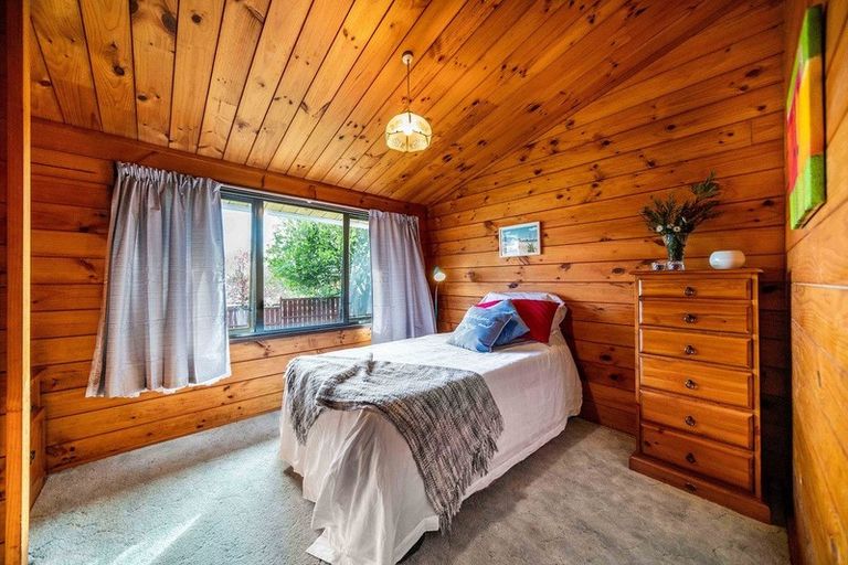 Photo of property in 10 Chrisarda Place, Red Hill, Papakura, 2110