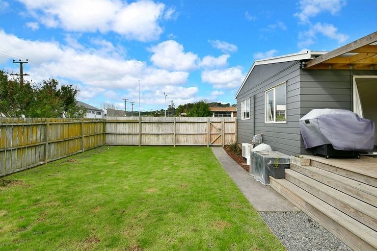 Photo of property in 1/137 Awaroa Road, Helensville, 0800