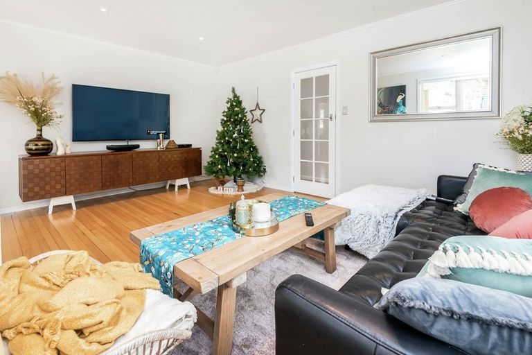 Photo of property in 25 Trelawn Place, Cockle Bay, Auckland, 2014