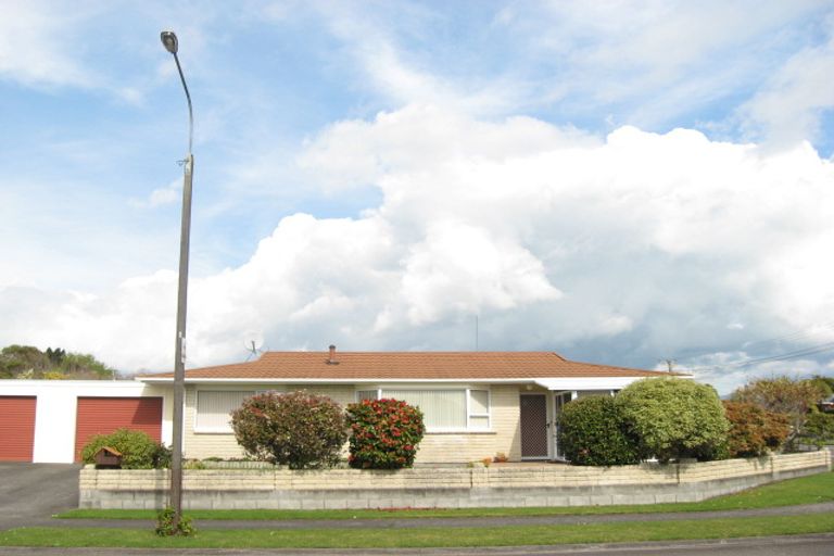 Photo of property in 2/2 Boulevard Drive, Merrilands, New Plymouth, 4312